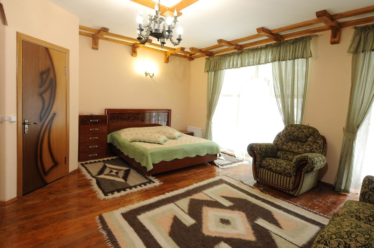 Отель Отель Дикий Мёд Татаров