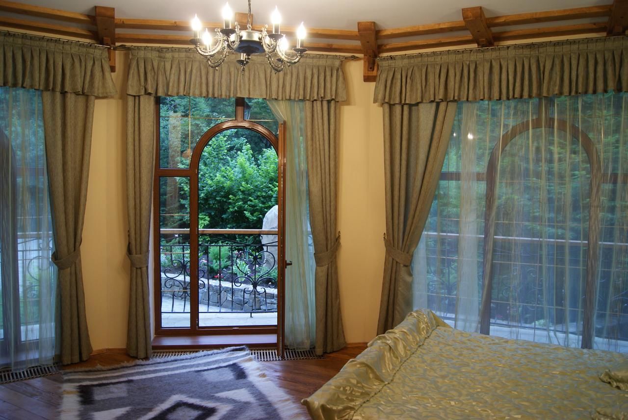 Отель Отель Дикий Мёд Татаров